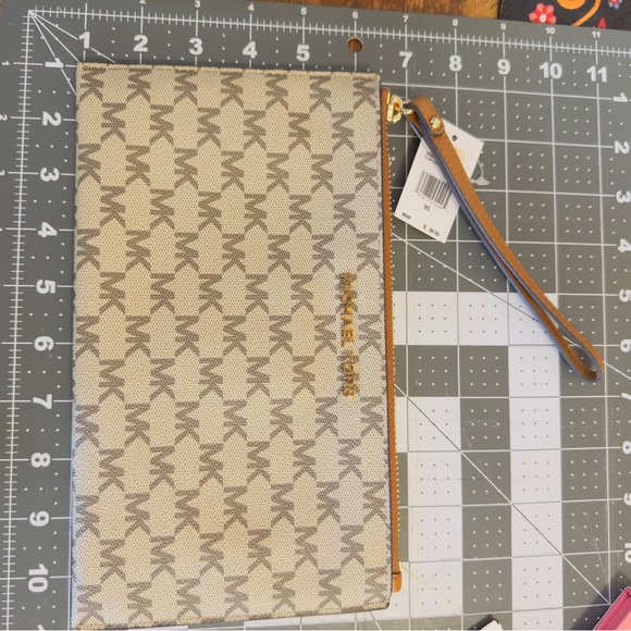 MICHAEL KORS NWT Jet Set LG Zip Clutch Wristlet MK MSRP $98 - Picture 8 of 8